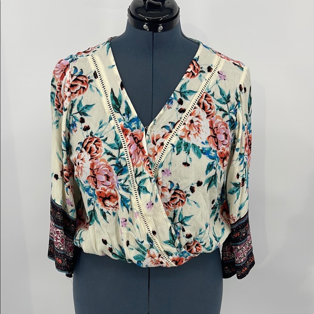 HEART SOUL SIZE M Floral Top - Cream and Pink, Elastic waistband